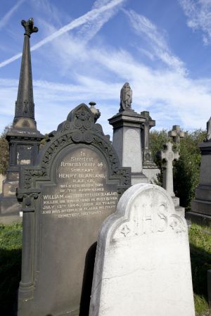 undercliffe september 26 2011 henry beanland sm.jpg
